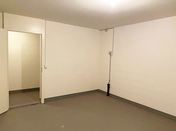 Grosszügiger Lager-, Bastel- oder Hobbyraum 3