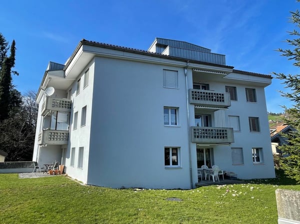 Sonnige und helle Wohnperle an zentraler Lage: 4-Zimmerwohnung im 1. OG 5