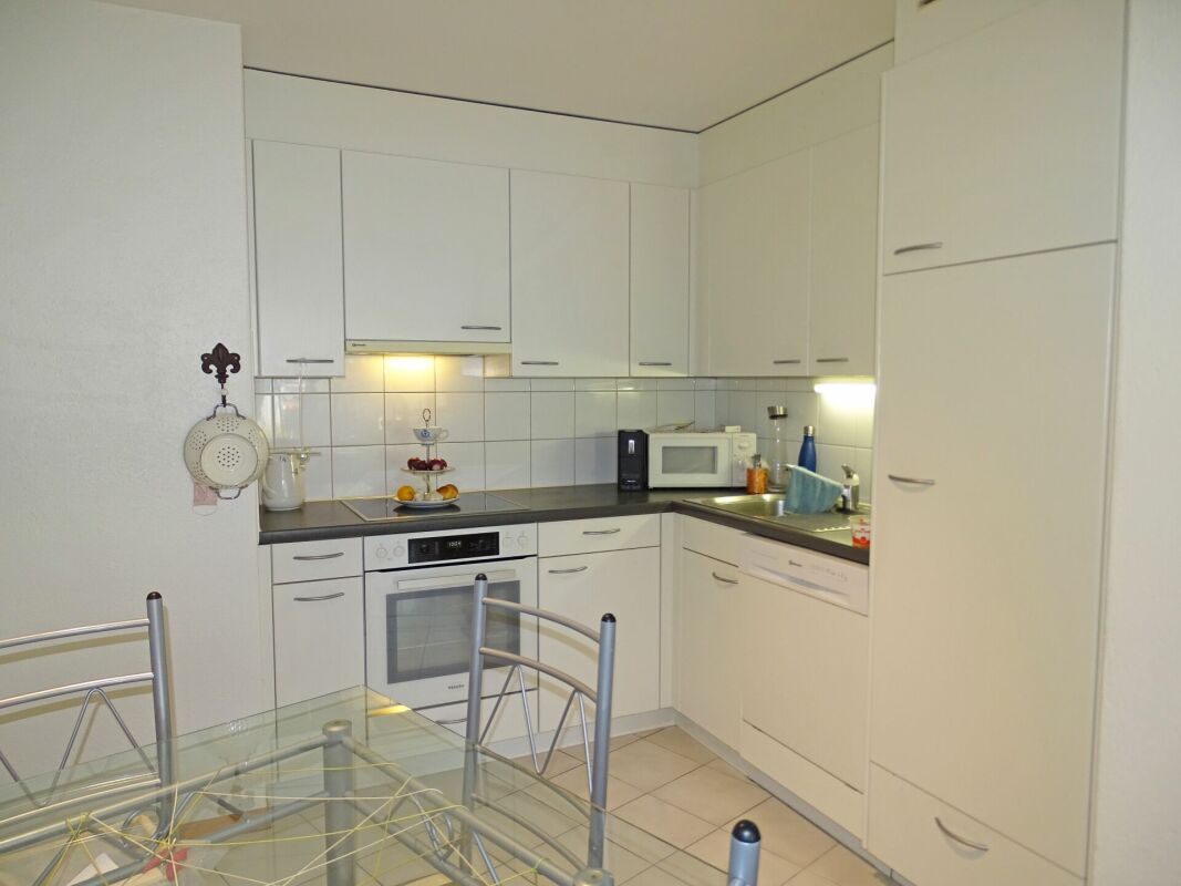 Sonnige und helle Wohnperle an zentraler Lage: 4-Zimmerwohnung im 1. OG