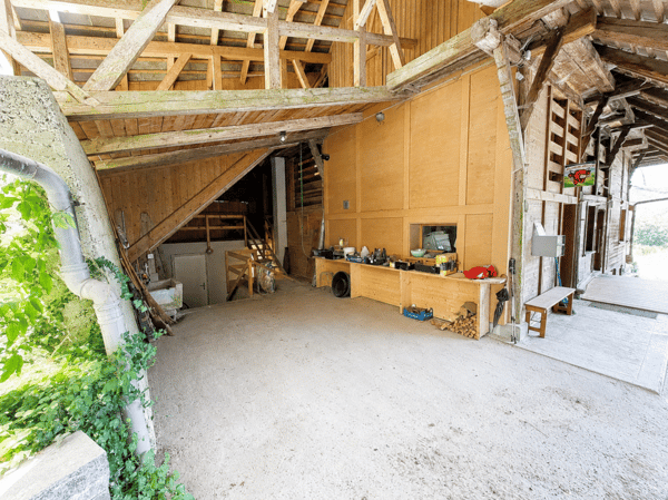 Idyllisch gelegenes, freistehendes und saniertes Bauernhaus 16