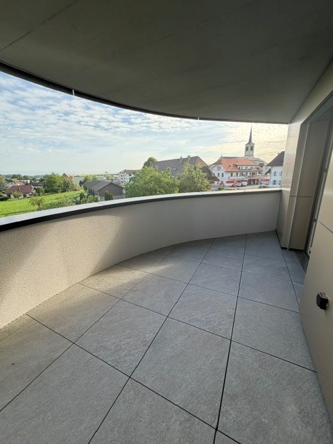 DIE LETZTE 4.5-ZIMMER WOHNUNG MIT 2 BALKONEN IM KERN VON SCHMITTEN 9