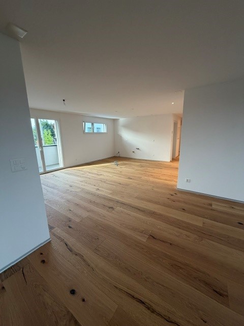 DIE LETZTE 4.5-ZIMMER WOHNUNG MIT 2 BALKONEN IM KERN VON SCHMITTEN 2
