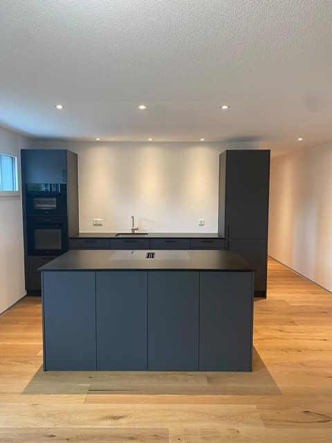 DIE LETZTE 4.5-ZIMMER WOHNUNG MIT 2 BALKONEN IM KERN VON SCHMITTEN 3