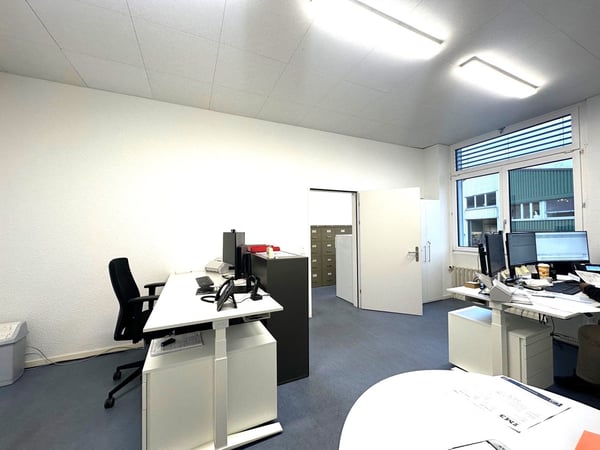Letzte Praxis- & Büroflächen verfügbar - Gewerbezentrum HUB KönizSüd 8