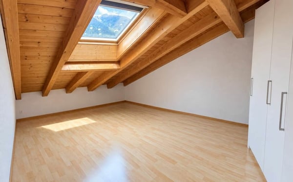 Grosszügige 3½-Zimmer-Dachwohnung mit viel Charme in Domat/Ems 5