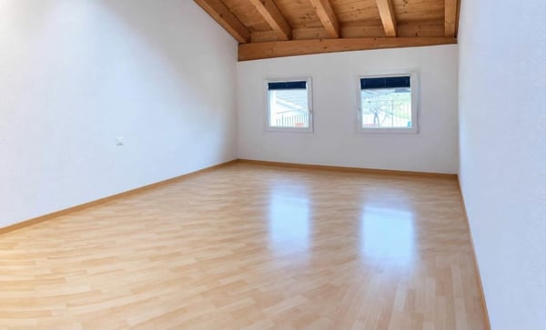 Grosszügige 3½-Zimmer-Dachwohnung mit viel Charme in Domat/Ems 4
