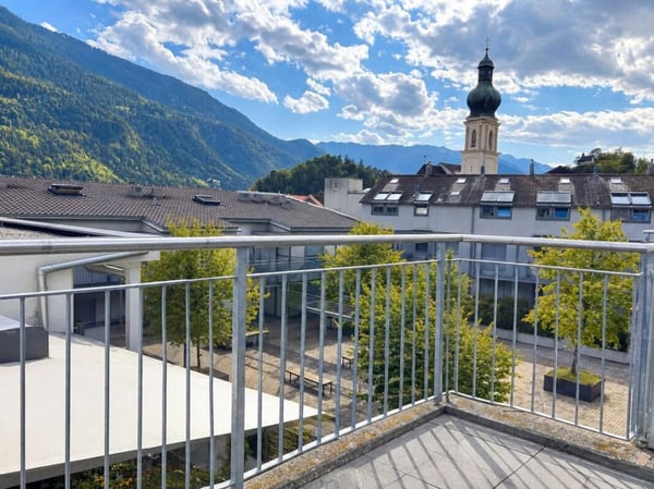 Grosszügige 3½-Zimmer-Dachwohnung mit viel Charme in Domat/Ems 1