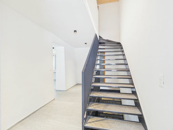 Exklusives Zweihaus-Anwesen mit vier Garagenplätzen und historischem Gewölbekeller in Churwalden 17