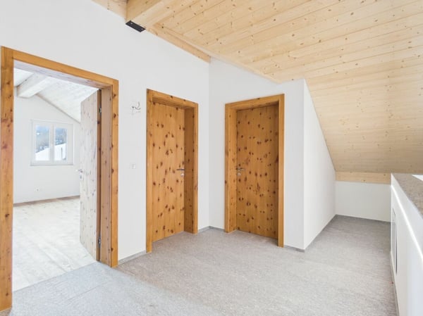 Exklusives Zweihaus-Anwesen mit vier Garagenplätzen und historischem Gewölbekeller in Churwalden 12