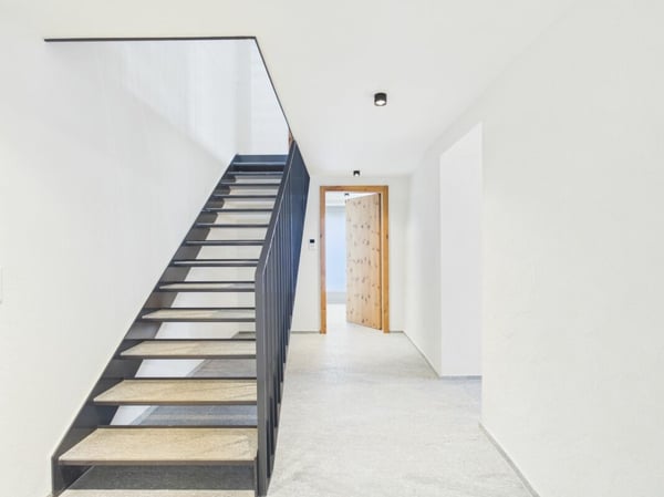 Exklusives Zweihaus-Anwesen mit vier Garagenplätzen und historischem Gewölbekeller 14