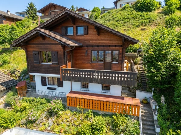 Einmalige Seesichtlage am Thunersee – Chalet mit Charakter und Potenzial 1