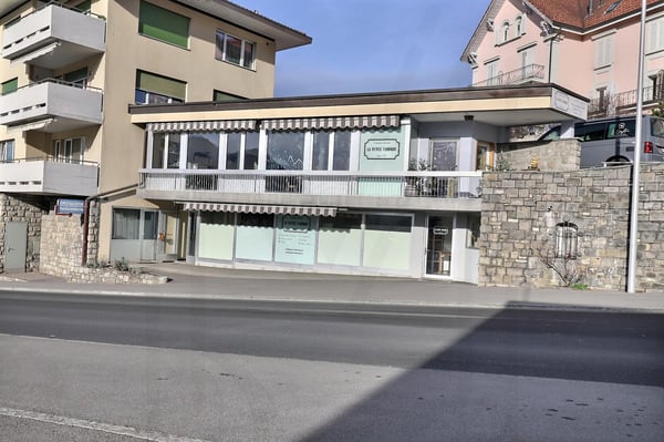 Local commercial avec situation exceptionnelle 2