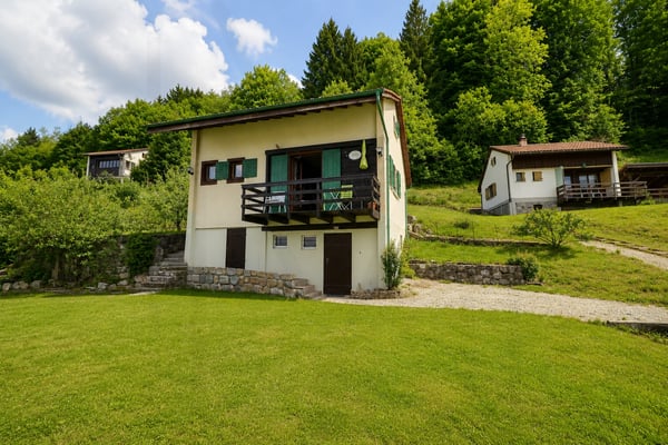 Un écrin de quiétude face au lac de la Gruyère ? Chalet individuel à La Berra 1