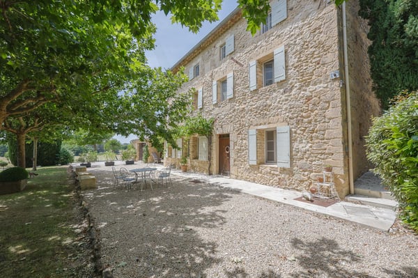 MAGNIFIQUE BASTIDE EN PIERRE AVEC VUES PANORAMIQUES ET PISCINE CHAUFFÉE À proximité de Roussillon ? Au coeur du Luberon 9