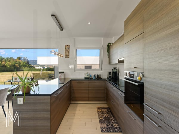 Magnifique appartement en attique de 5.5 pièces, avec vue et situation exceptionnelles à quelques minutes du centre-ville ! 5