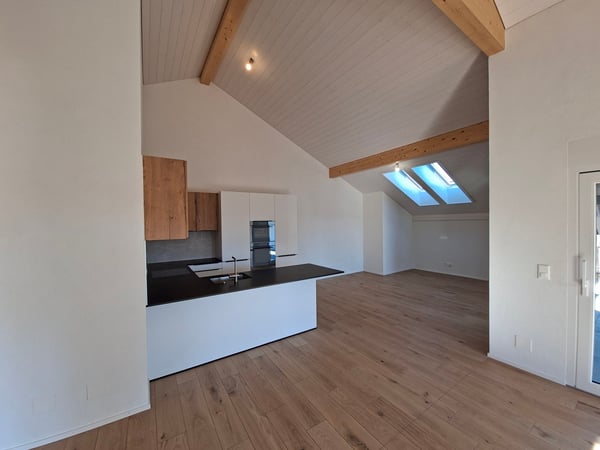 Grand appartement de 4,5 pièces sous les combles et proche de la gare 7