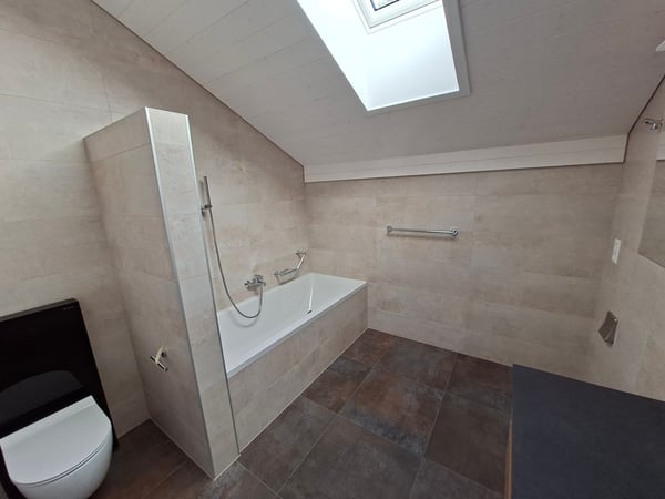 Grand appartement de 4,5 pièces sous les combles et proche de la gare 8