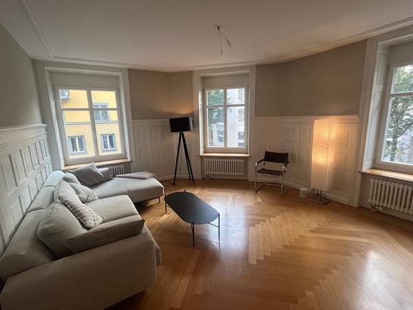 BEFRISTET: 05.01.2026 bis 29.03.2026: Möblierte 1.5 Zimmerwohnung mit Balkon in Zürich 2