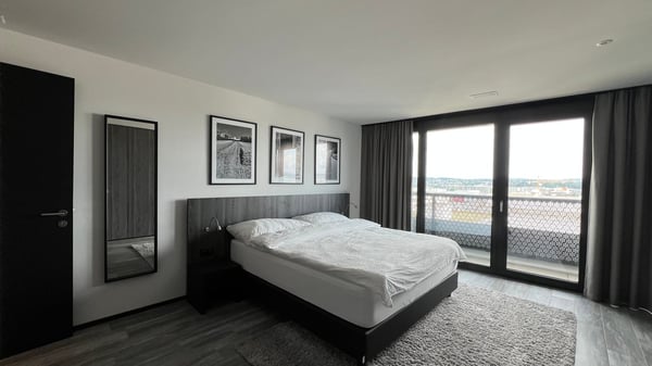 Erstbezug: Möbliertes modernes 1.5-Zimmer-Apartment mit Balkon in Zürich 5