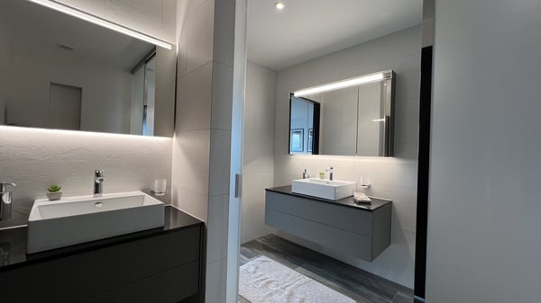 Erstbezug: Möbliertes modernes 1.5-Zimmer-Apartment mit Balkon in Zürich 7