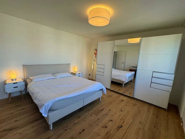 Möblierte 1.5-Zimmerwohnung mit Seeblick im Zentrum von Zug 2