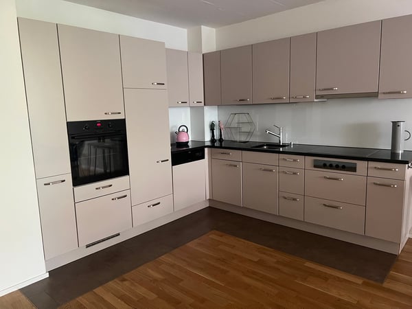 BEFRISTET: 01.12.2025 bis 31.12.2026: Moderne möblierte 1.5 Zimmerwohnung in Zürich 2