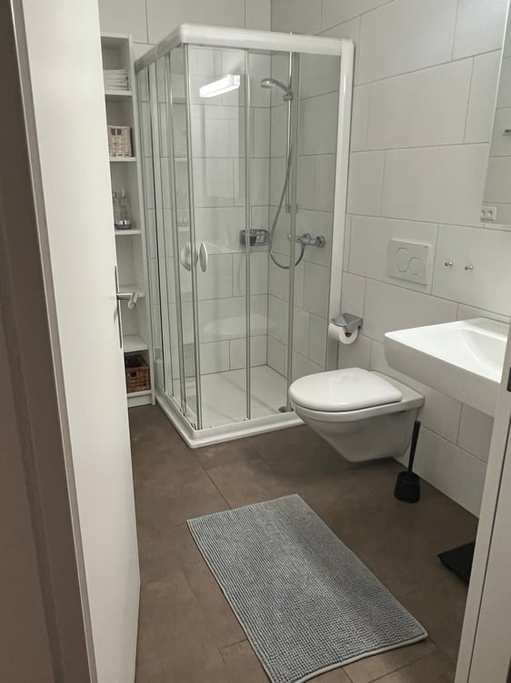 BEFRISTET: 01.12.2025 bis 31.12.2026: Moderne möblierte 1.5 Zimmerwohnung in Zürich 8