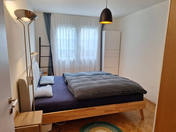 BEFRISTET: 01.04.2026 - 31.03.2027 stilvolle 1.5-Zimmer-Wohnung mit Garten in Uitikon 5