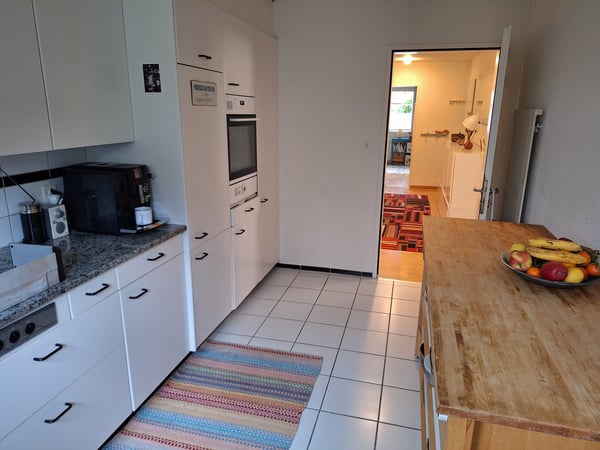 BEFRISTET: 01.04.2026 - 31.03.2027 stilvolle 1.5-Zimmer-Wohnung mit Garten in Uitikon 8