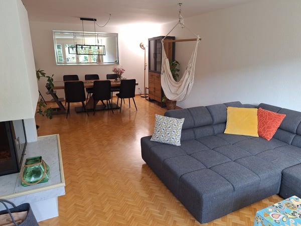 BEFRISTET: 01.04.2026 - 31.03.2027 stilvolle 1.5-Zimmer-Wohnung mit Garten in Uitikon 2