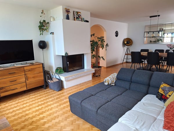 BEFRISTET: 01.04.2026 - 31.03.2027 stilvolle 1.5-Zimmer-Wohnung mit Garten in Uitikon 1