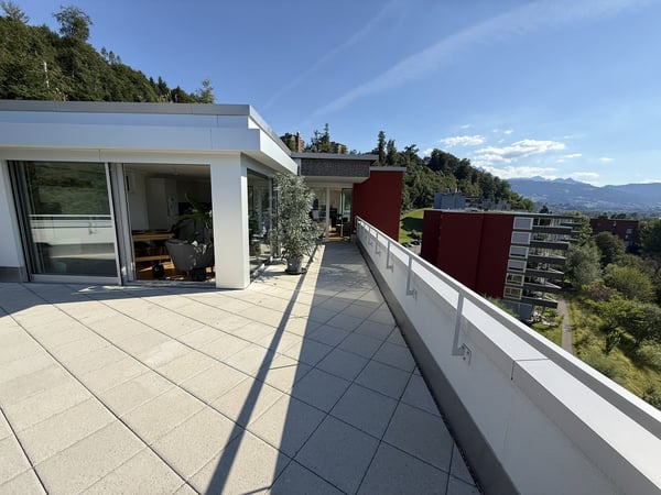 BEFRISTET: 15.07.2026 - 31.12.2026: Möblierte 4.5-Zimmer-Wohnung mit Dachterrasse und Seesicht 18