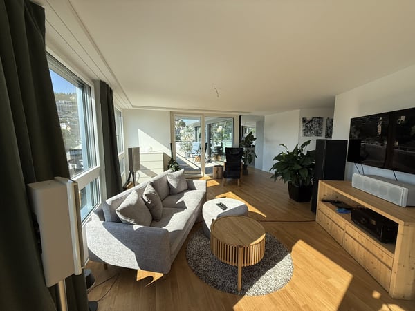 BEFRISTET: 15.07.2026 - 31.12.2026: Möblierte 4.5-Zimmer-Wohnung mit Dachterrasse und Seesicht 2