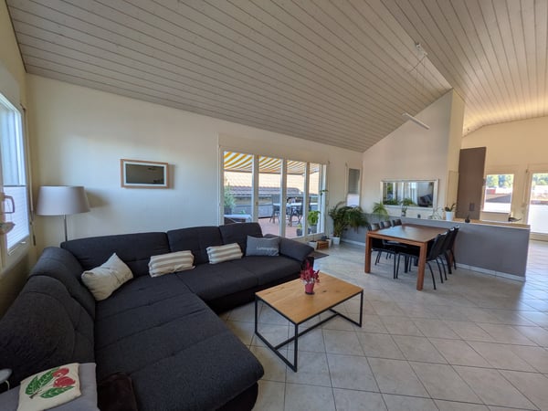 BEFRISTET: Möblierte 3.5-Zimmer-Maisonette mit grosser Terrasse in Rotkreuz 1