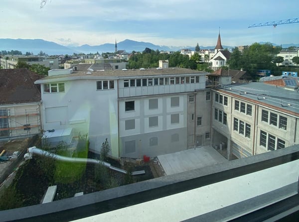 BEFRISTET: 21.08.2026 - 14.12.2026 / Stilvolle 3.5-Zimmer-Wohnung mit Loggia und Bergsicht in Cham 12