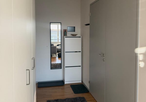 BEFRISTET: 21.08.2026 - 14.12.2026 / Stilvolle 3.5-Zimmer-Wohnung mit Loggia und Bergsicht in Cham 10