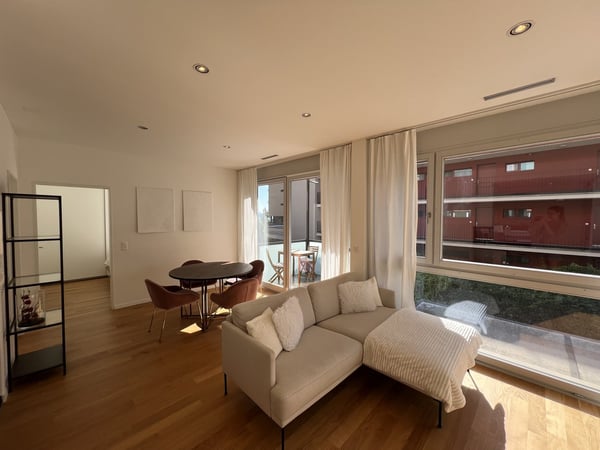 Möblierte 2.5-Zimmer-Wohnung mit Balkon und Seesicht in Zug 4