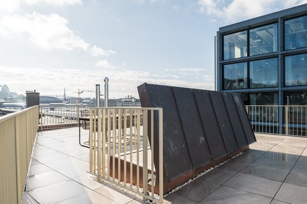 Möbliertes 2.5-Zimmer-Penthouse mit grosser Dachterrasse in Zürich 11