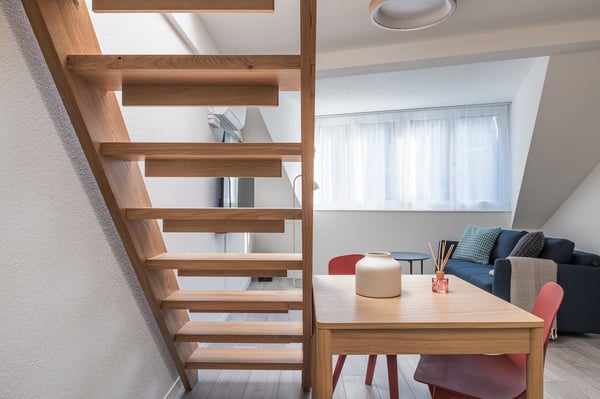 Möbliertes 2.5-Zimmer-Penthouse mit grosser Dachterrasse in Zürich 9