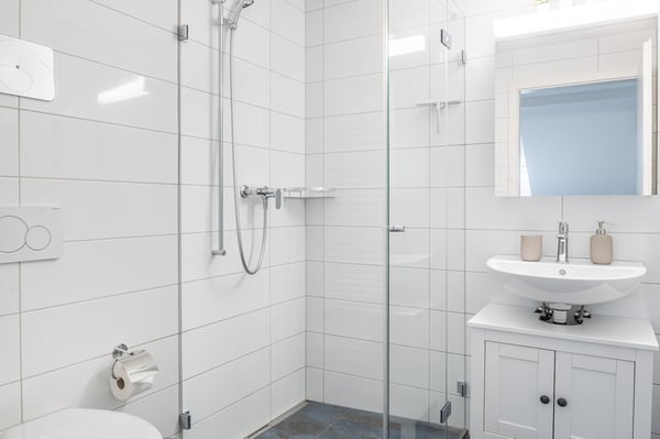 Möblierte 1.5-Zimmer-Attikawohnung mit Balkon im Herzen von Züric 10