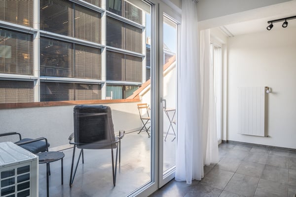 Möblierte 1.5-Zimmer-Attikawohnung mit Balkon im Herzen von Züric 5