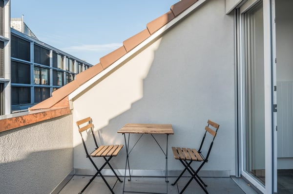 Möblierte 1.5-Zimmer-Attikawohnung mit Balkon im Herzen von Züric 6