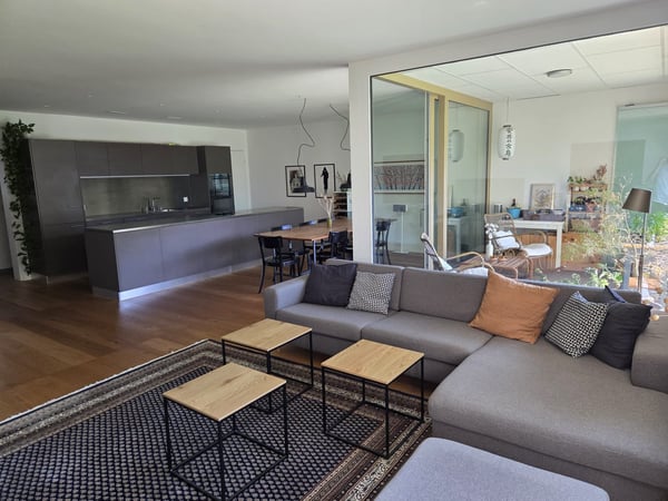 Charming furnished 3.5-Room Apartment with Balcony an rooftop terrace in the Heart of Luzern 4