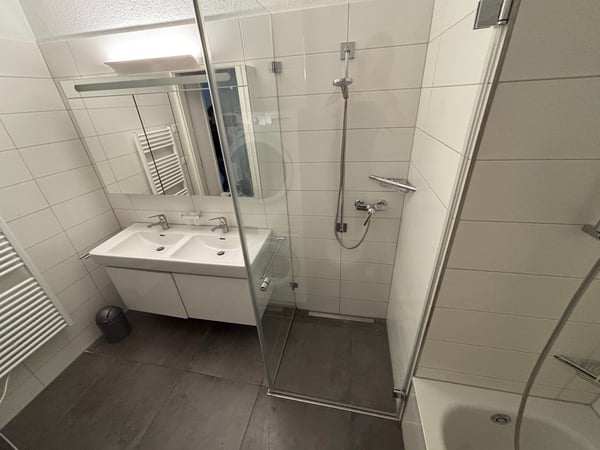 Fixed term: 01.01.2027 - 31.05.2027: Charming Furnished 2.5-Room Apartment in Zürich-Wiedikon 12