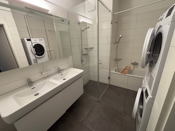 Fixed term: 01.01.2027 - 31.05.2027: Charming Furnished 2.5-Room Apartment in Zürich-Wiedikon 13