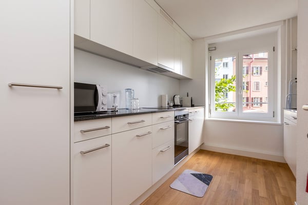 Möblierte 3.5-Zimmer-Wohnung mit Balkon an der Elisabethenstrasse, Zürich 6