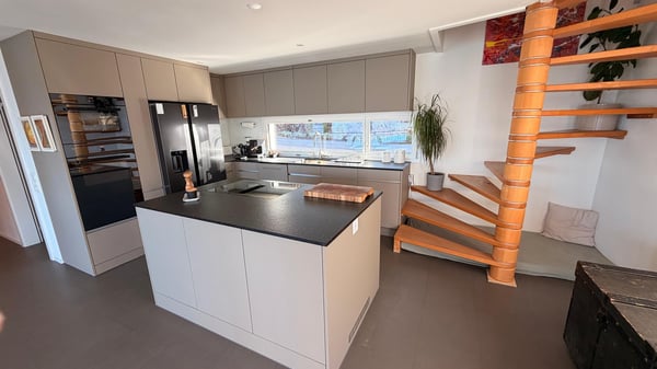 Exclusive Furnished 5.5 room Apartment with Breathtaking Lake and Mountain Views 9