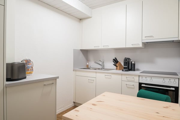 Furnished 2.5-Room Apartment in Basel-Central Location 12