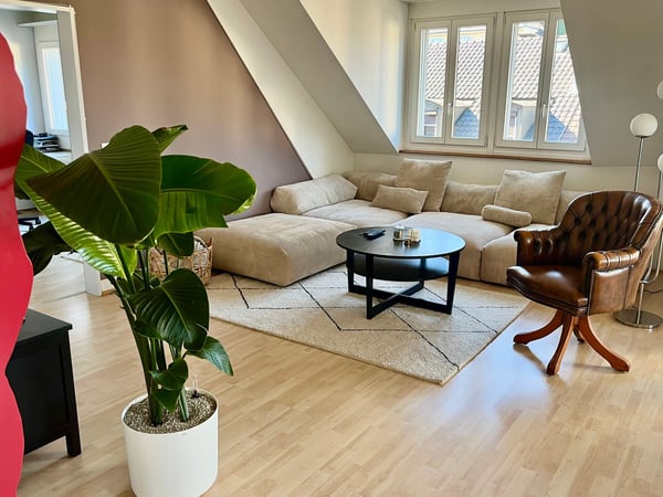 BEFRISTET: 01.12.26 - 30.04.27: Charmante 4.5-Zimmer-Dachwohnung mit sonnigen Balkonen in Luzern 2