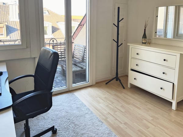 BEFRISTET: 01.12.26 - 30.04.27: Charmante 4.5-Zimmer-Dachwohnung mit sonnigen Balkonen in Luzern 11